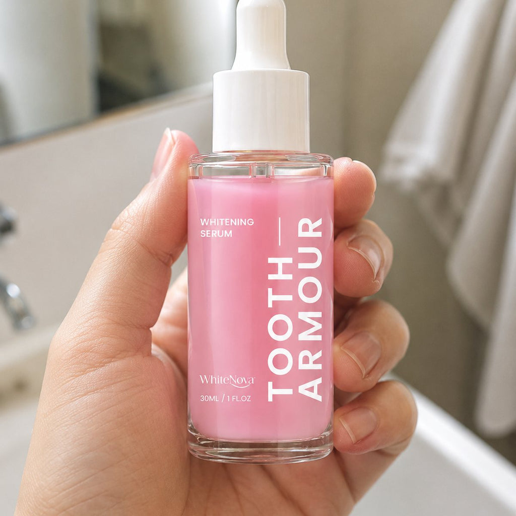 Serum blanqueador WhiteNova en la mano
