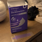 Caja de tiritas blanqueadoras WhiteNova abierta